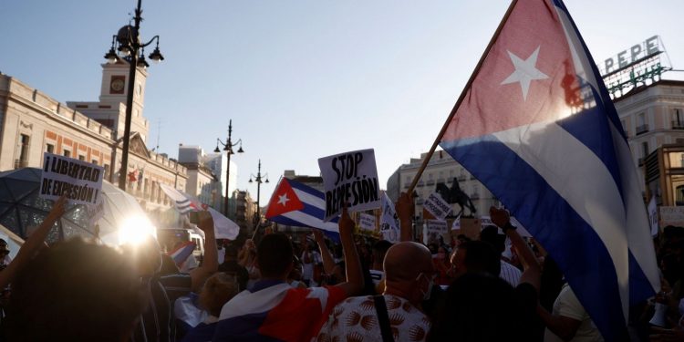 Atasco en el consulado español en La Habana
